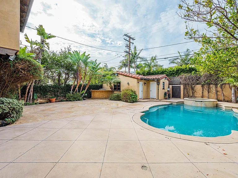 305 N Palm Dr — Photo 40