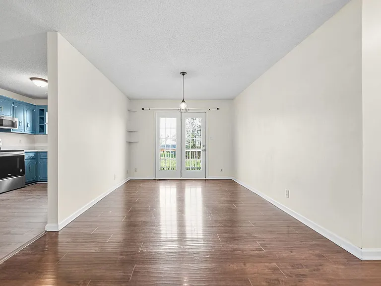 1361 Jenny Ln — Photo 12
