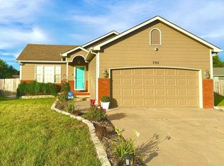 792 E Greenwood Ct, Haysville, KS 67060