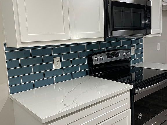 Quartz, Glass backsplash