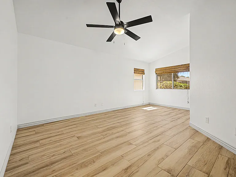 3905 E Rockwood Dr — Photo 9