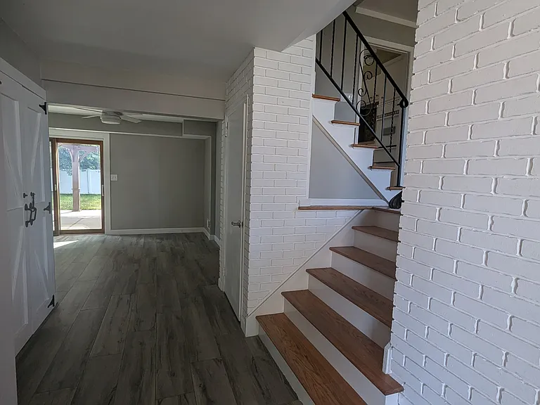802 Riverbend Dr — Photo 5