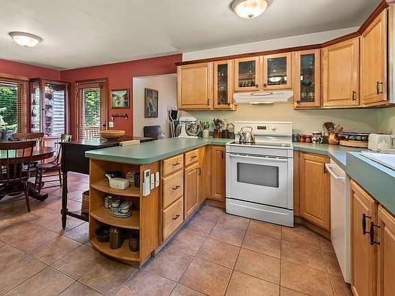 5th image of 189 Maple Ave