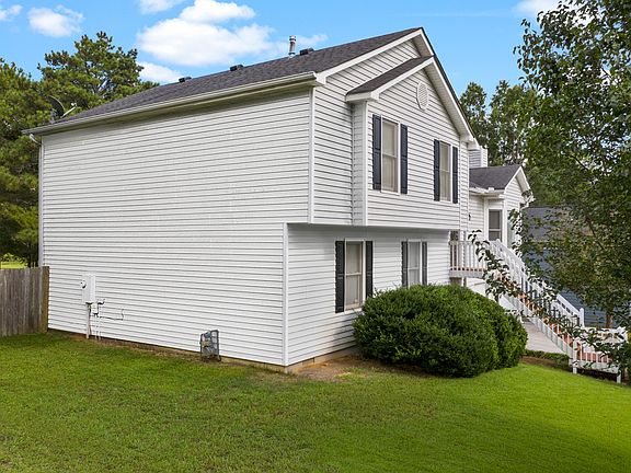 3rd image of 32 Bramblewood Trl SW