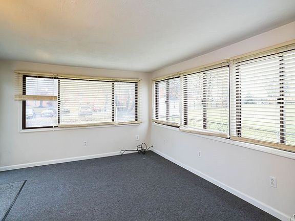 3rd image of 4764 Glencrest Ave
