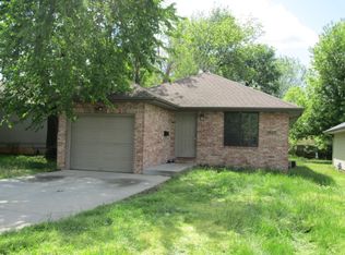 1627 N Hillcrest Ave, Springfield, MO 65802
