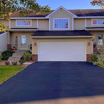 3rd image of 703 S Oaks Dr