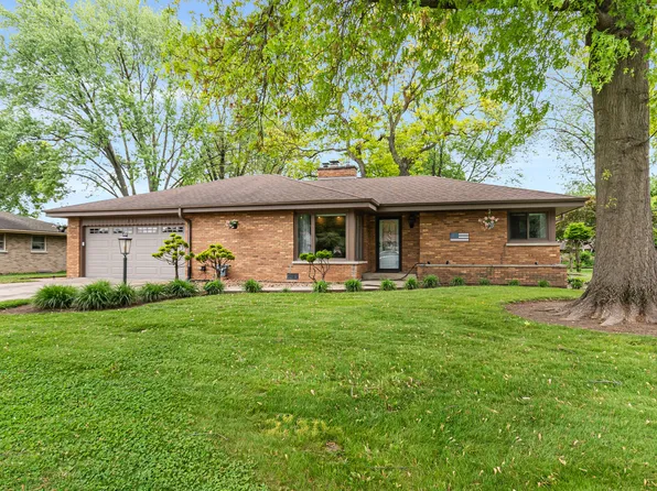831 W Marywood Ave, Aurora, IL 60505