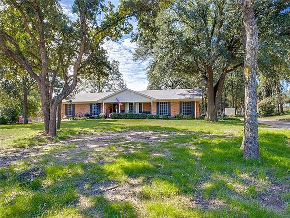2nd image of 1917 Meadow Dr