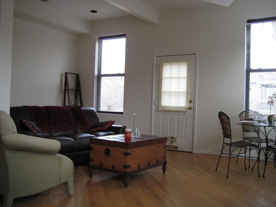 1st image of 1457 N Leavitt St #3