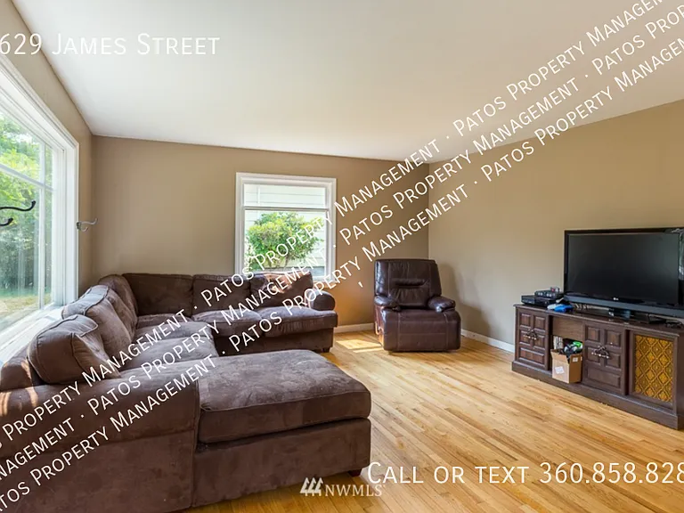 1629 James St — Photo 3