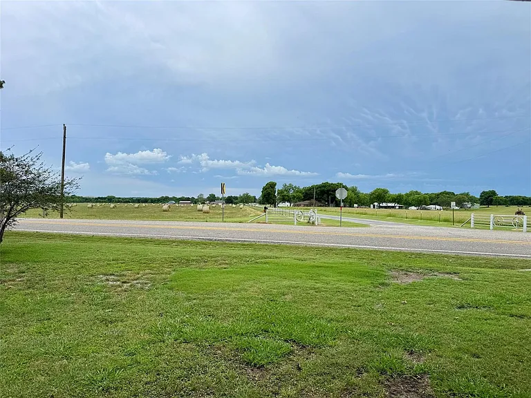 1197 FM 697 — Photo 34