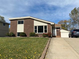 10242 Hickory Dr, Orland Park, IL 60462