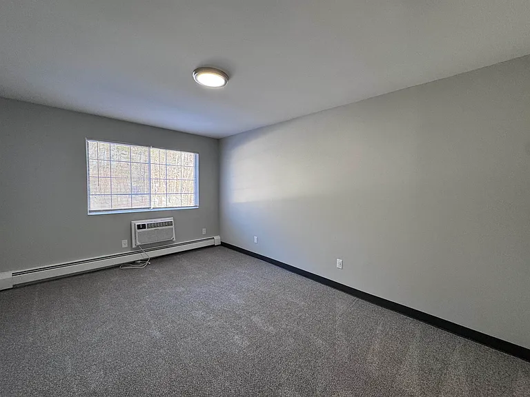 379 Huse Rd #14 — Photo 31