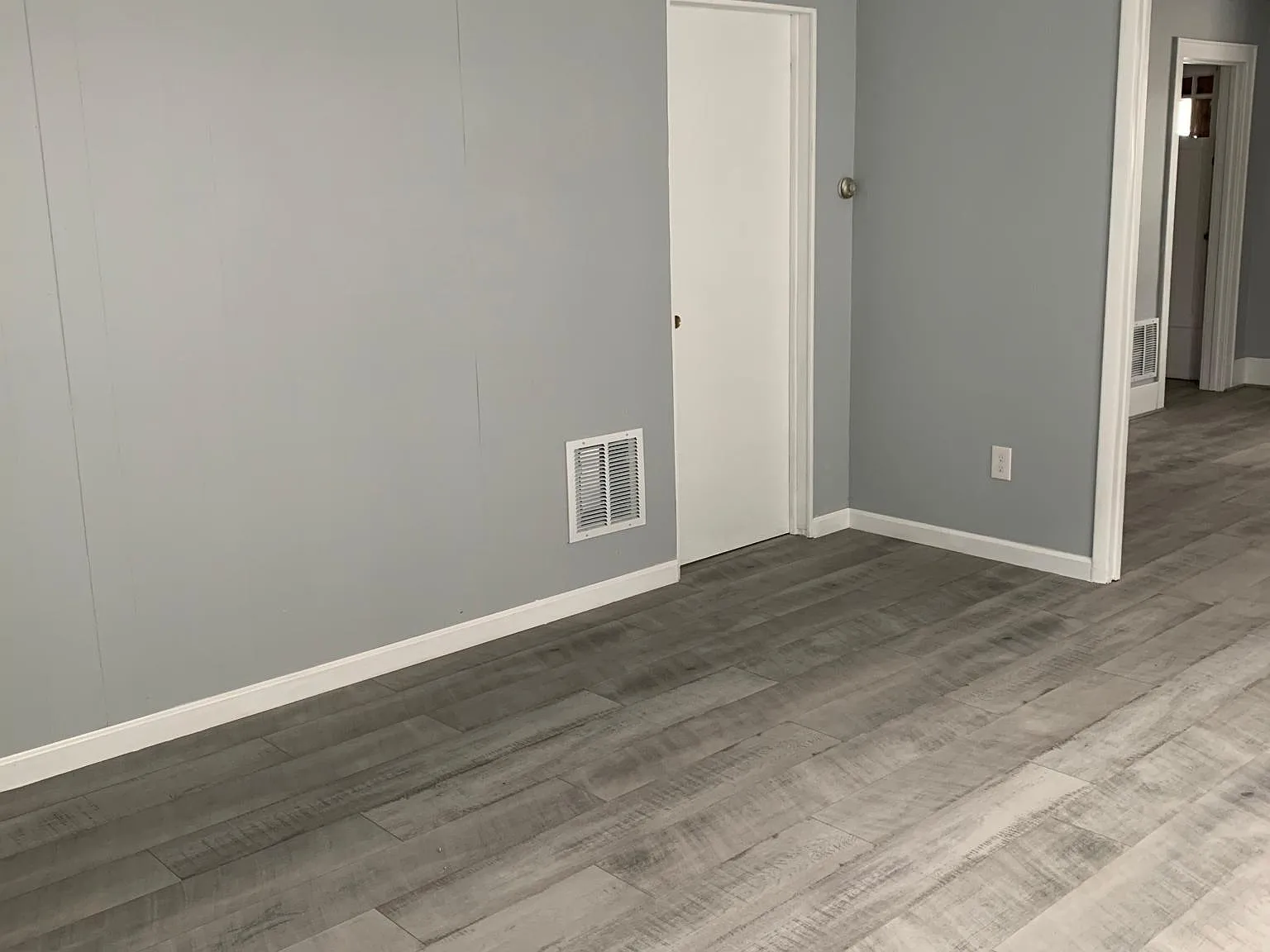3 bed, 1200 sqft, $1,300 — Photo 2