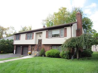 5 Martha Pl, Bridgeport, CT 06606