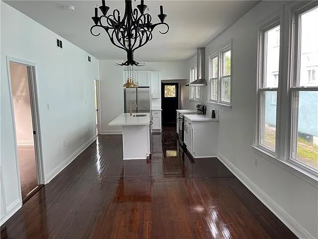 3 bed, 2.0 bath, 1391 sqft, $1,900 — Photo 2