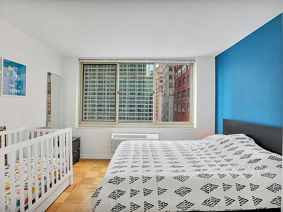 3rd image of 333 E 45th St APT 9B