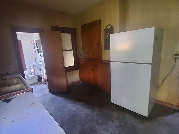 3rd image of 618 S Osage St