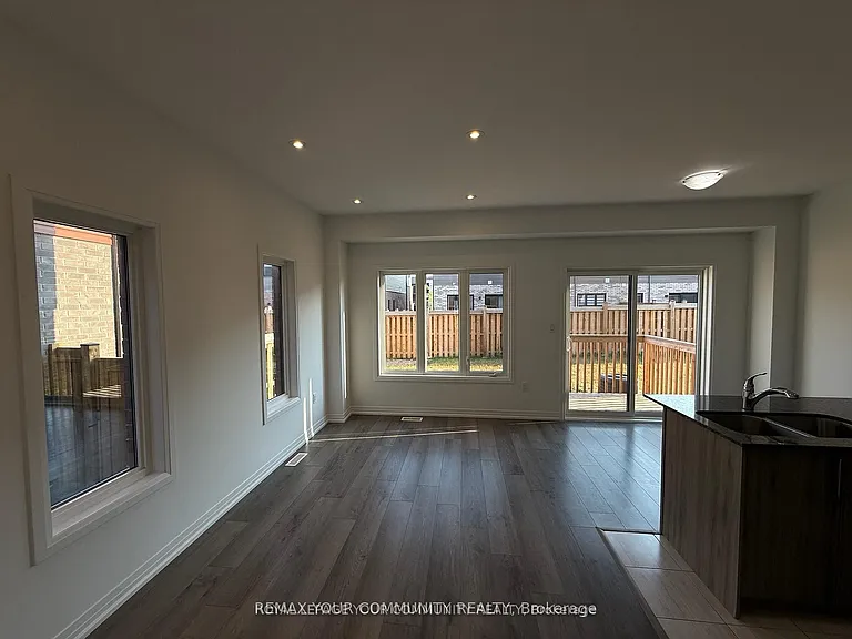 141 Turnberry Ln — Photo 5