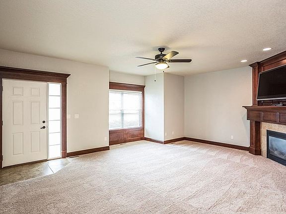 4th image of 6250 Beechtree Dr #19105
