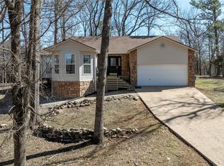 2 Edenhall Ln, Bella Vista, AR 72714