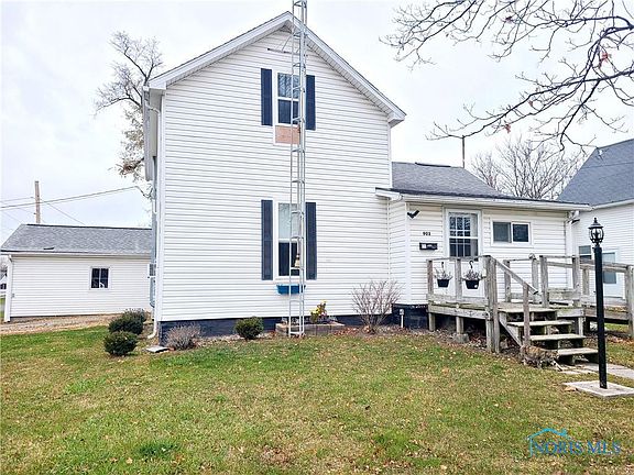 4th image of 903 Charlies Way