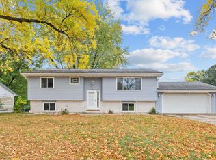 20420 Hughes Ave W, Lakeville, MN 55044