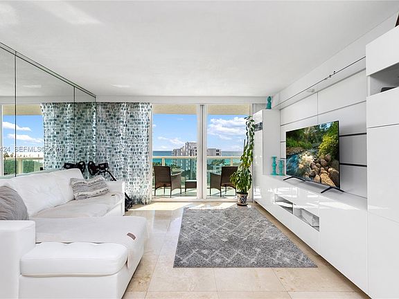 3rd image of 100 Bayview Dr APT 907