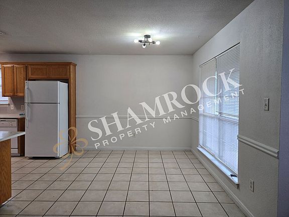 4th image of 10317A Hyacinth Ln