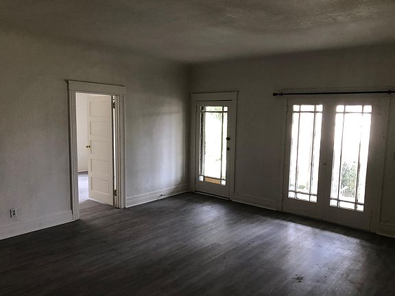 3rd image of 745 N Los Robles Ave APT 1