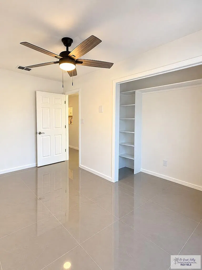 3 bed, 2.0 bath, 1352 sqft, $2,000 — Photo 4