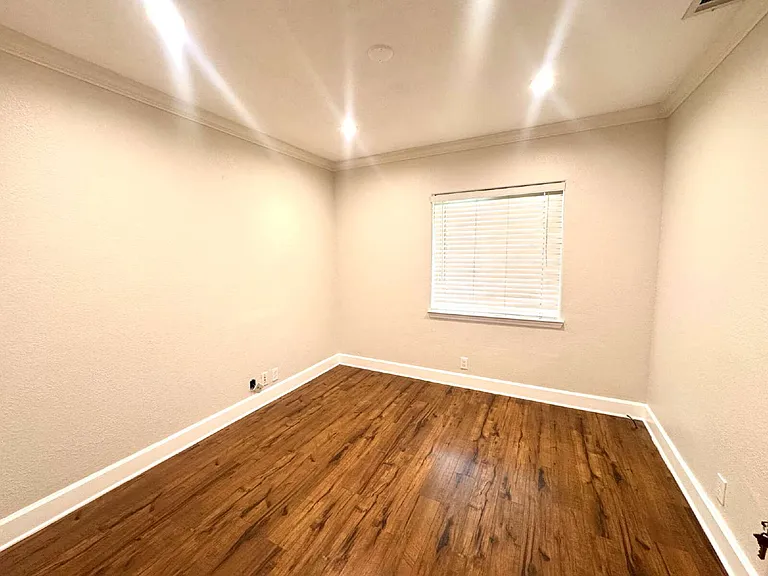 2494 Lone Oak Dr — Photo 35