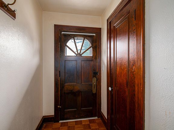 3rd image of 318 Hudson Ave #1