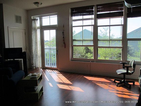 2nd image of 3 Greenwich Dr #89
