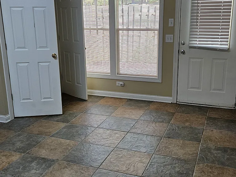 114 Hill Ave — Photo 2
