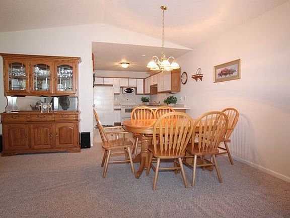 5th image of 913 7th Ave NE