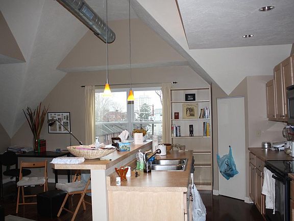 5th image of 620 College Ave APT 3
