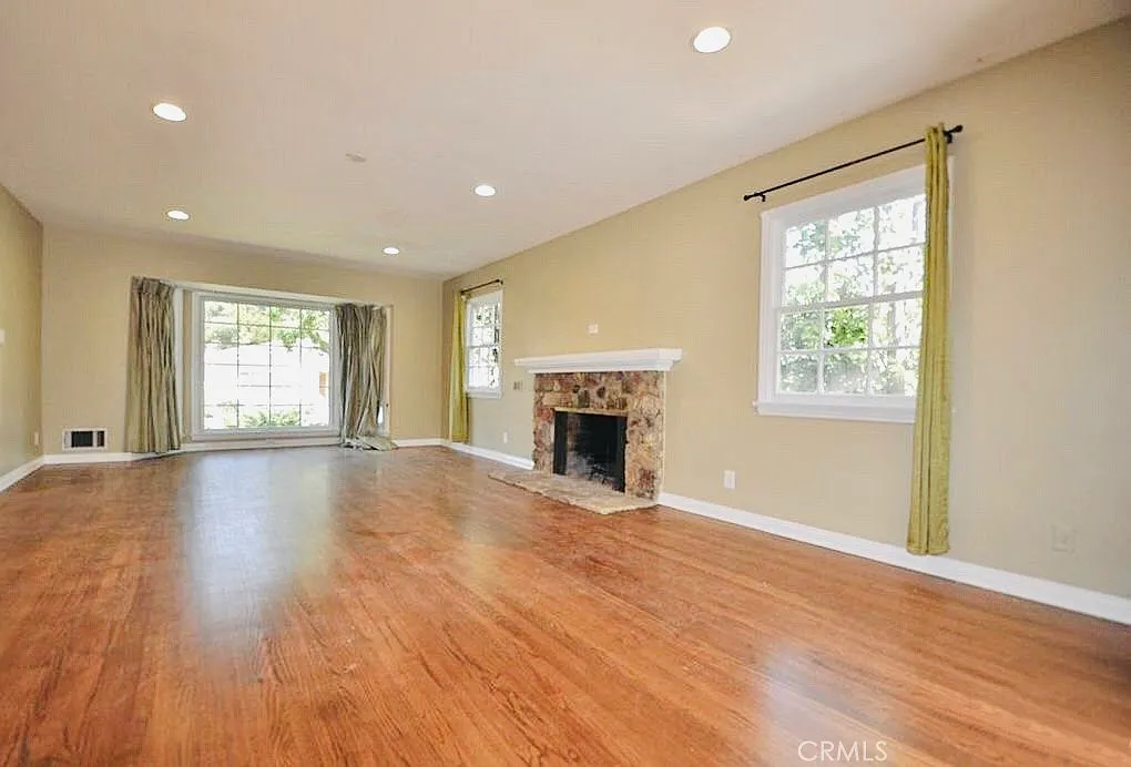 3 bed, 2852 sqft, $6,400 — Photo 2