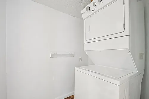 Carrells Apartments — Photo 18