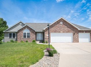 208 Conaghan Dr, Groveland, IL 61535