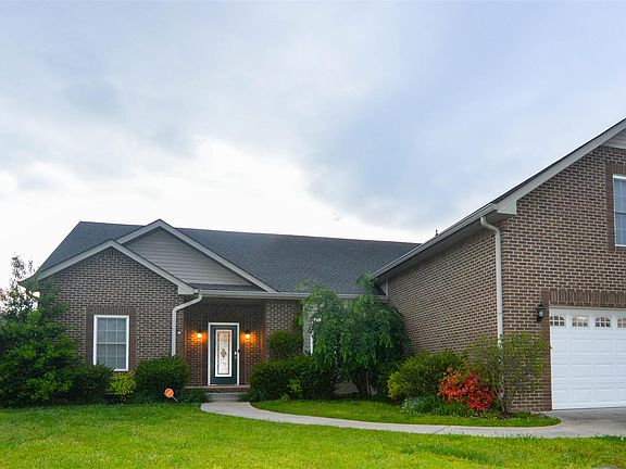 2nd image of 842 Sumac Ct