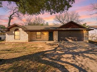 2711 Old Robinson Rd, Waco, TX 76706