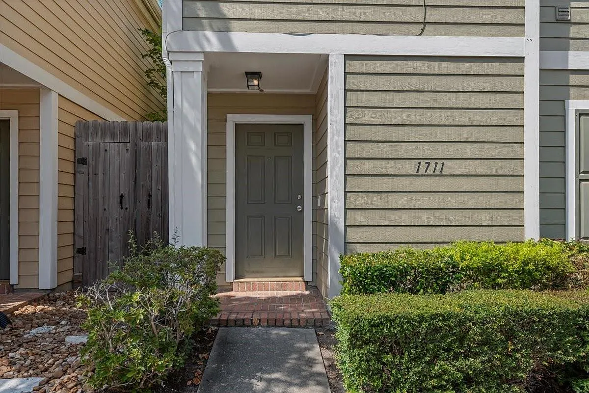 2 bed, 2.0 bath, 1465 sqft, $2,150 — Photo 2