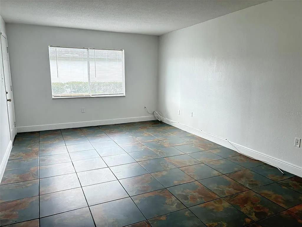 3 bed, 2.0 bath, 1302 sqft, $1,750 — Photo 3