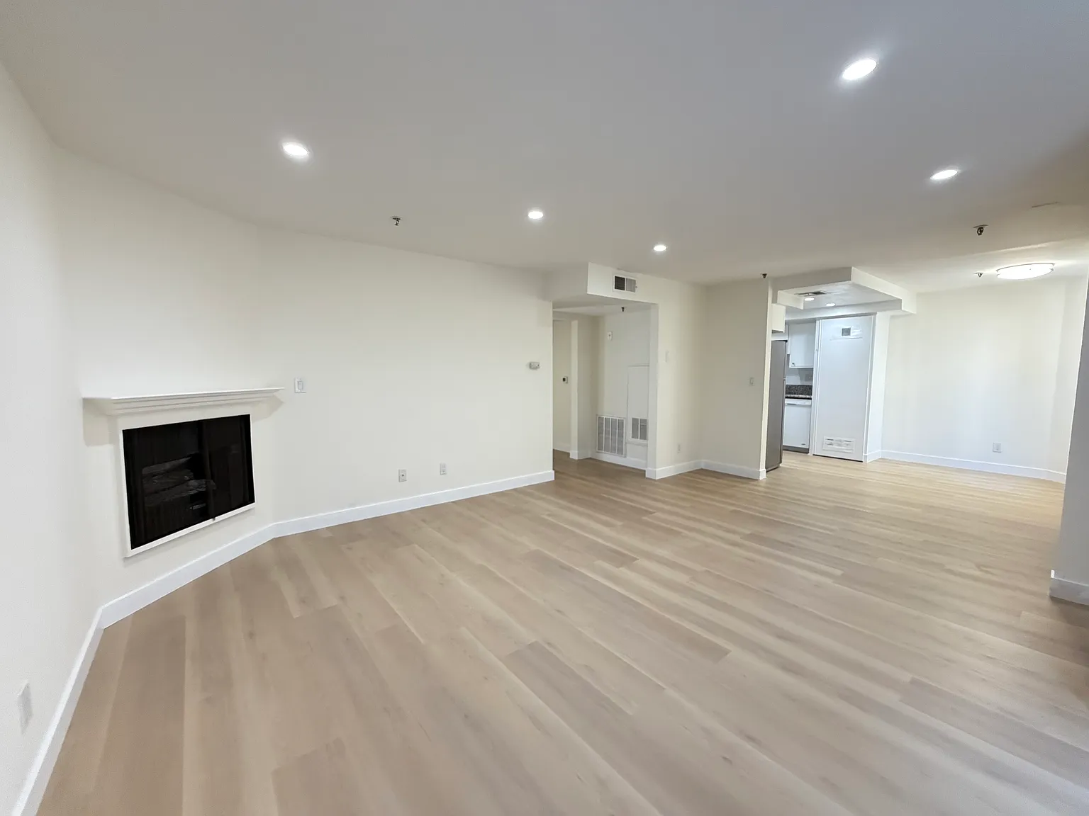 1173 Justin Ave — Photo 2