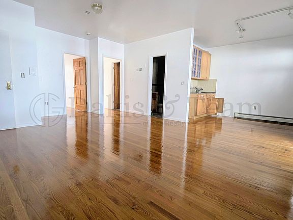 4th image of 2328 32nd St