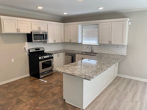 2nd image of 2805 Kent Dr