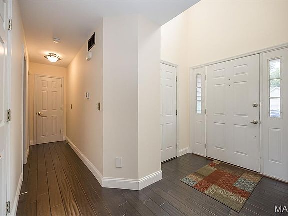 5th image of 325 Valparaiso Ct