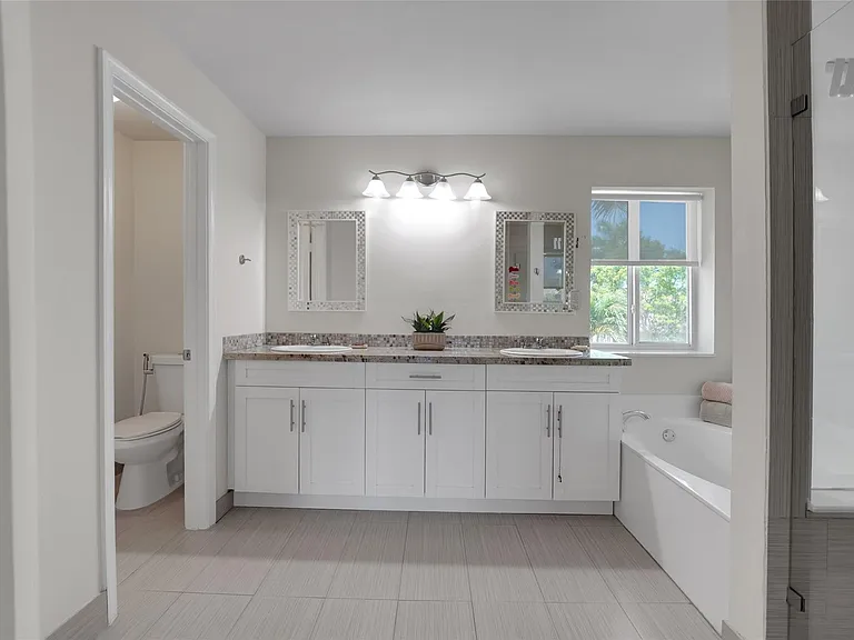 1070 Bluewood Ter — Photo 31